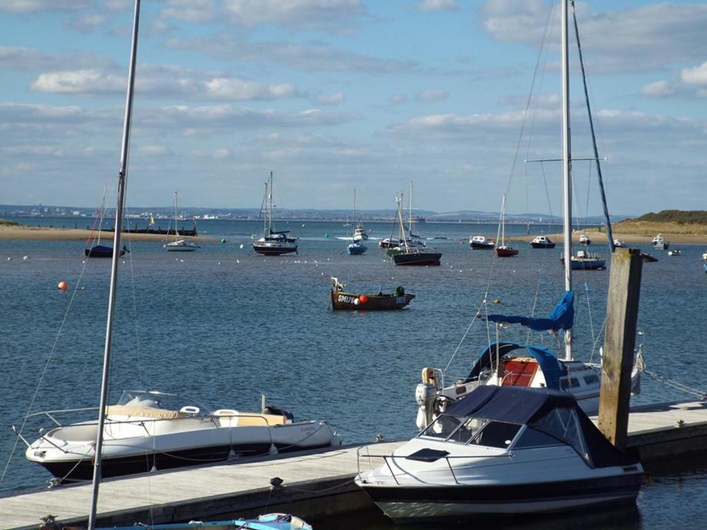 Houseboat Harbourside View Newport (Isle Of Wight) Exterior foto